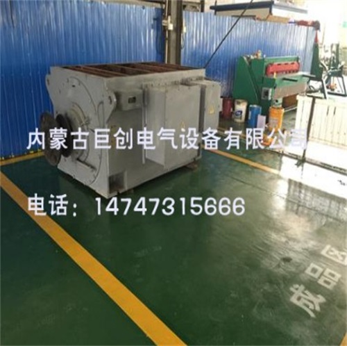 維修中的風(fēng)力發(fā)電機(jī)2